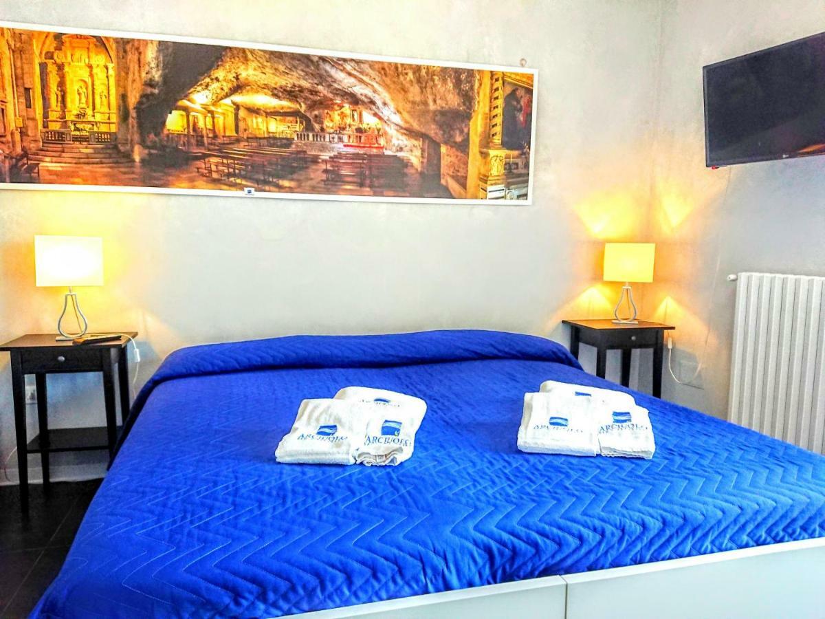 Rooms Gli Arcangeli 2 - Affitti Brevi Italia Monte SantʼAngelo Екстериор снимка